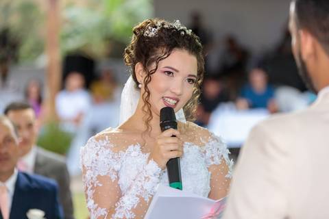Até o olhar da noiva ao falar, sorria!'