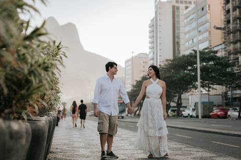 foto de casal na praia do leblon'