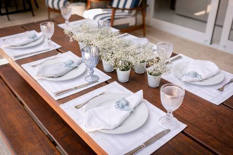 mesa de almoço de batizado'