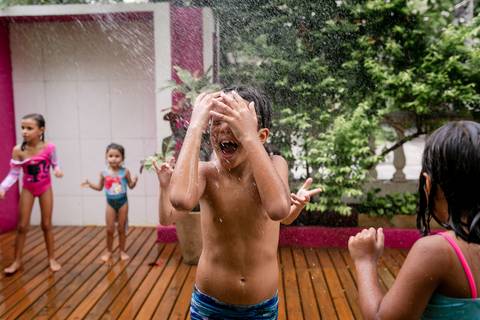 banho de mangueira em festa infantil rj '