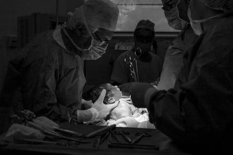 parto, nascimento, vida, baby, nené, recém nascido, pais, mãe, filho, pai, família, amigos, espera, a hora da chegada, hospital, perinatal, rio de janeiro, fotografia de amor, fotografia de família, newborn, cesár'