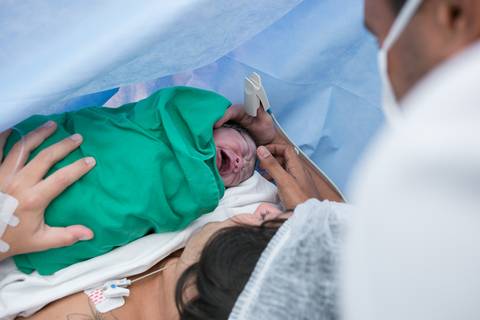 parto, nascimento, vida, baby, nené, recém nascido, pais, mãe, filho, pai, família, amigos, espera, a hora da chegada, hospital, perinatal, rio de janeiro, fotografia de amor, fotografia de família, newborn, cesár'