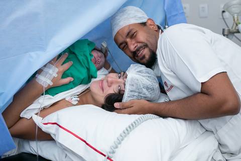 parto, nascimento, vida, baby, nené, recém nascido, pais, mãe, filho, pai, família, amigos, espera, a hora da chegada, hospital, perinatal, rio de janeiro, fotografia de amor, fotografia de família, newborn, cesár'