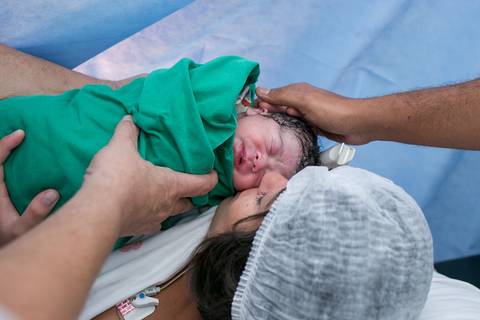 parto, nascimento, vida, baby, nené, recém nascido, pais, mãe, filho, pai, família, amigos, espera, a hora da chegada, hospital, perinatal, rio de janeiro, fotografia de amor, fotografia de família, newborn, cesár'