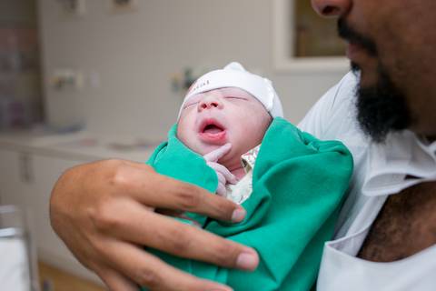 parto, nascimento, vida, baby, nené, recém nascido, pais, mãe, filho, pai, família, amigos, espera, a hora da chegada, hospital, perinatal, rio de janeiro, fotografia de amor, fotografia de família, newborn, cesár'