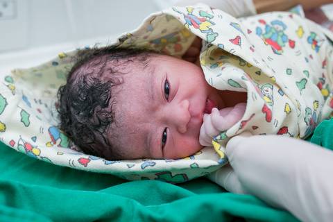 parto, nascimento, vida, baby, nené, recém nascido, pais, mãe, filho, pai, família, amigos, espera, a hora da chegada, hospital, perinatal, rio de janeiro, fotografia de amor, fotografia de família, newborn, cesár'