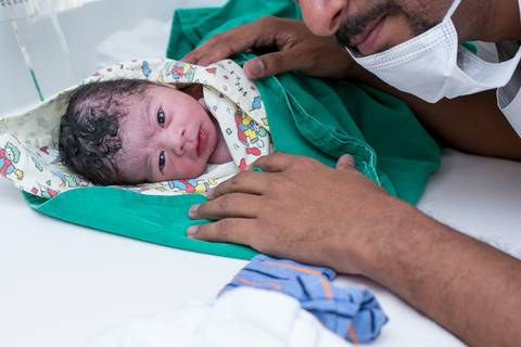 parto, nascimento, vida, baby, nené, recém nascido, pais, mãe, filho, pai, família, amigos, espera, a hora da chegada, hospital, perinatal, rio de janeiro, fotografia de amor, fotografia de família, newborn, cesár'