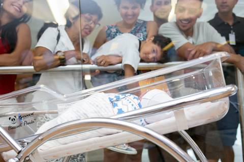 parto, nascimento, vida, baby, nené, recém nascido, pais, mãe, filho, pai, família, amigos, espera, a hora da chegada, hospital, perinatal, rio de janeiro, fotografia de amor, fotografia de família, newborn, cesár'