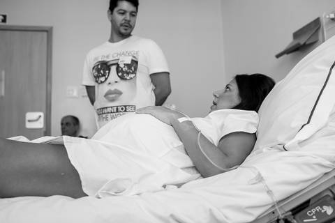 fotografia de parto, fotógrafa de parto, birth photographer, birth photography, cesarean, mãe, pai, família, amigos, casa de saúde são josé, rio de janeiro, maternidade, gestação, últimos minu'