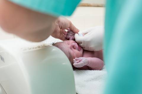 fotografia de parto, fotógrafa de parto, birth photographer, birth photography, cesarean, mãe, pai, família, amigos, casa de saúde são josé, rio de janeiro, maternidade, gestação, últimos minu'