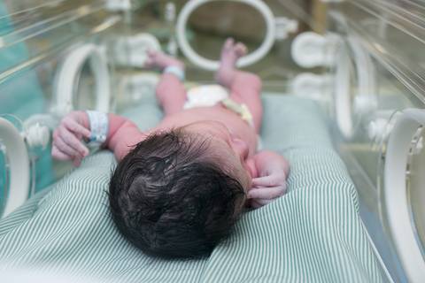 fotografia de parto, fotógrafa de parto, birth photographer, birth photography, cesarean, mãe, pai, família, amigos, casa de saúde são josé, rio de janeiro, maternidade, gestação, últimos minu'