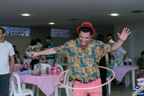 decoração, festa de menina, mundo cor de rosa, paper doll, parabéns, três anos, amigos, família, amor, felicidade, bagunça, circo, pintura, cowboy, parabéns, bolo, bonecas'