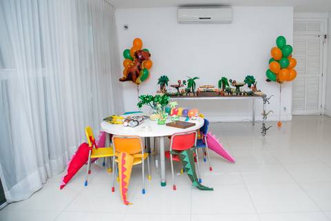 festa infantil, rio de janeiro, festa de menino, dinossauros, decoração, família, bolo, parabéns, fotografia de família'