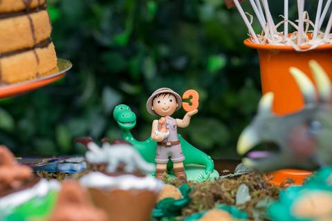festa infantil, rio de janeiro, festa de menino, dinossauros, decoração, família, bolo, parabéns, fotografia de família'