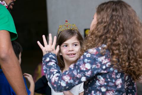 festa infantil, rio de janeiro, festa de menino, dinossauros, decoração, família, bolo, parabéns, fotografia de família'