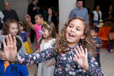 festa infantil, rio de janeiro, festa de menino, dinossauros, decoração, família, bolo, parabéns, fotografia de família'