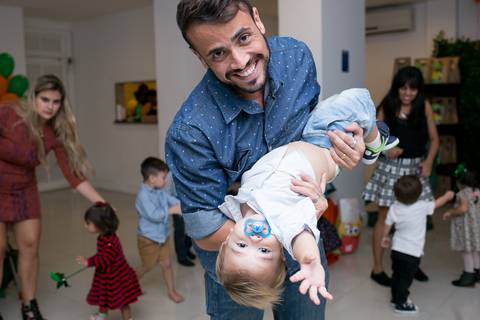 festa infantil, rio de janeiro, festa de menino, dinossauros, decoração, família, bolo, parabéns, fotografia de família'