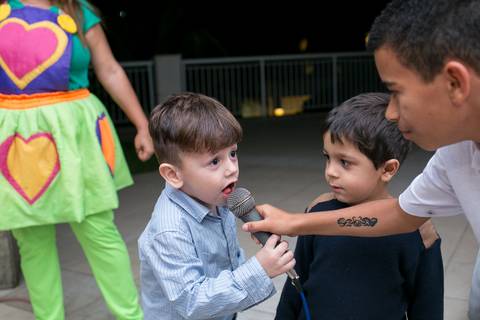 festa infantil, rio de janeiro, festa de menino, dinossauros, decoração, família, bolo, parabéns, fotografia de família'
