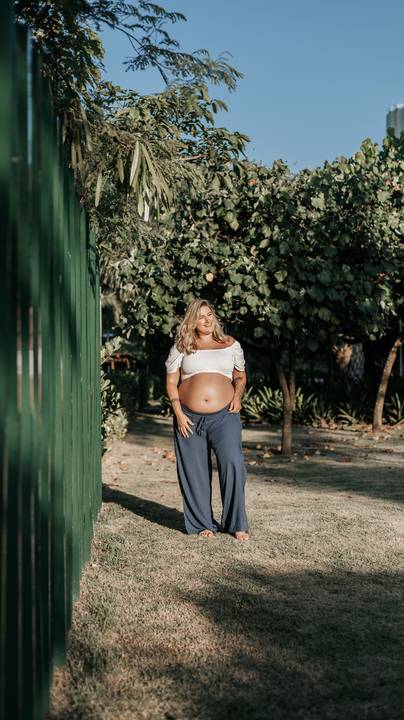 gestante linda em ensaio externo'