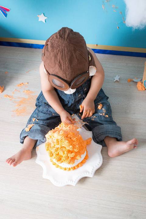 smash the cake, ensaio infantil, fotografia de criança, bebê, nenê, comemorando 1 ano, criança de 1 ano, kids, estúdio fotográfico na mooca, fotos de família, formas de comemorar o primeiro aniversário, leão studio, flávio leão , aviador'