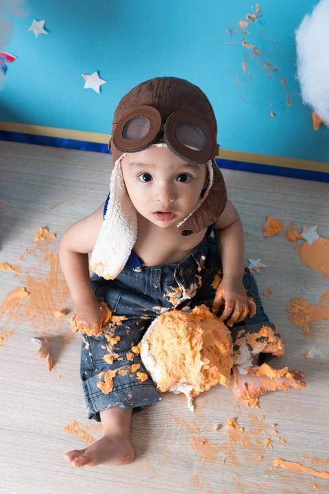 smash the cake, ensaio infantil, fotografia de criança, bebê, nenê, comemorando 1 ano, criança de 1 ano, kids, estúdio fotográfico na mooca, fotos de família, formas de comemorar o primeiro aniversário, leão studio, flávio leão , aviador'