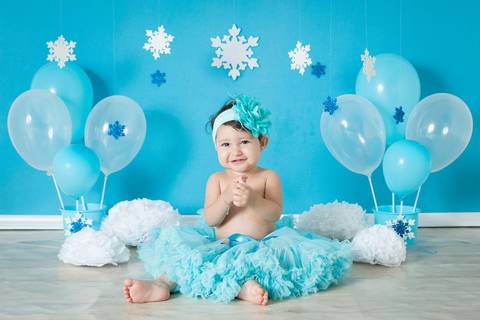 ensaio fotografia smash the cake para menina com tema Frozen dos desenhos Disney, fotografia de criança, foto de bebê, foto de menina'