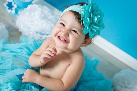 ensaio fotografia smash the cake para menina com tema Frozen dos desenhos Disney, fotografia de criança, foto de bebê, foto de menina'