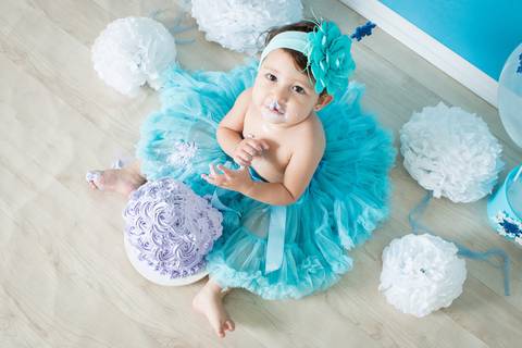 ensaio fotografia smash the cake para menina com tema Frozen dos desenhos Disney, fotografia de criança, foto de bebê, foto de menina'