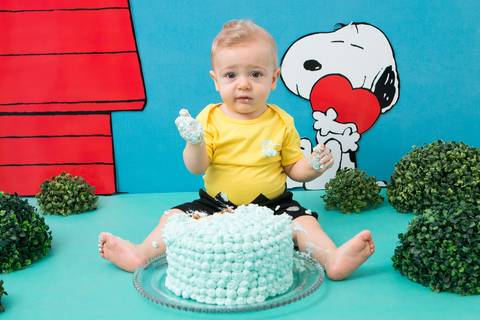   ensaio de menino, smash the cake menino, banho no ensaio fotografico , ensaio soopy,ensaio fotografico snoopy'
