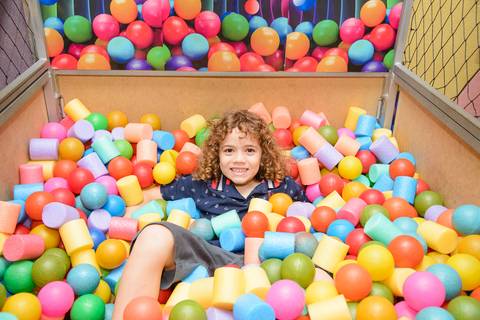 Smash the cake volta redonda barra mansa Fotografia Fotografo Festa Infantil 6 anos mamae papai ensaio aniversario  tictac festa salao'