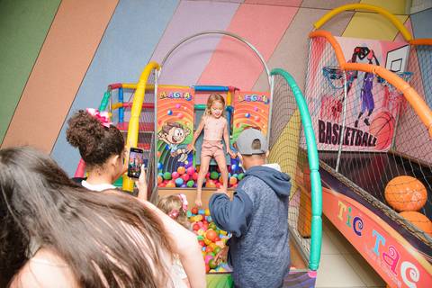 Smash the cake volta redonda barra mansa Fotografia Fotografo Festa Infantil 6 anos mamae papai ensaio aniversario  tictac festa salao'