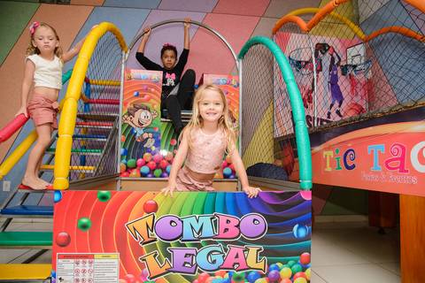 Smash the cake volta redonda barra mansa Fotografia Fotografo Festa Infantil 6 anos mamae papai ensaio aniversario  tictac festa salao'