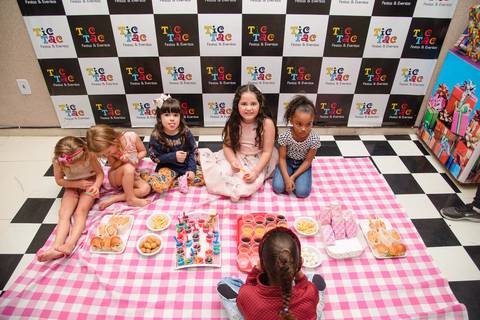 Smash the cake volta redonda barra mansa Fotografia Fotografo Festa Infantil 6 anos mamae papai ensaio aniversario  tictac festa salao'