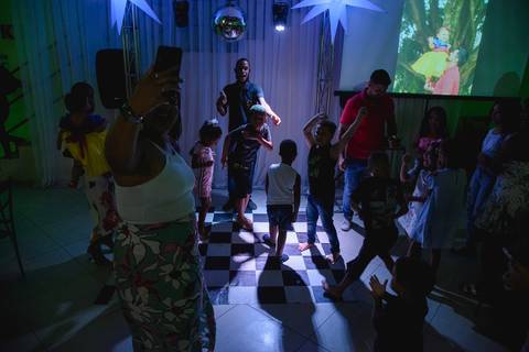 Smash the cake volta redonda barra mansa Fotografia Fotografo Festa Infantil 1 ano 1 aninho mamae papai ensaio aniversario  Espaço Kelly Noronha Barra Mansa  RJ festa salao familia filhos maesefilhos maternidade'