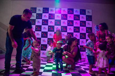 Smash the cake volta redonda barra mansa Fotografia Fotografo Festa Infantil 1 ano 1 aninho mamae papai ensaio aniversario  tictac festa salao'