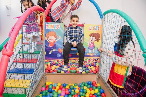 Smash the cake volta redonda barra mansa Fotografia Fotografo Festa Infantil 1 ano 1 aninho mamae papai ensaio aniversario  conforto festas festa salao'