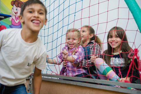 Smash the cake volta redonda barra mansa Fotografia Fotografo Festa Infantil 1 ano 1 aninho mamae papai ensaio aniversario  conforto festas festa salao'