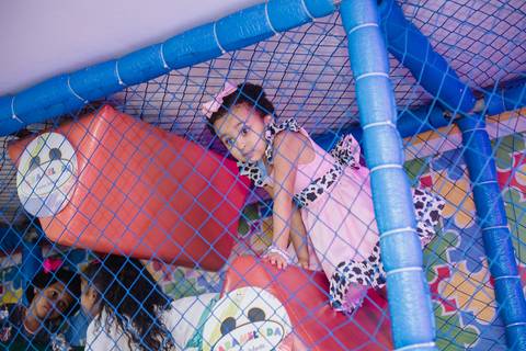 Smash the cake volta redonda barra mansa Fotografia Fotografo Festa Infantil 1 ano 1 aninho mamae papai ensaio aniversario  caramelada festa salao'