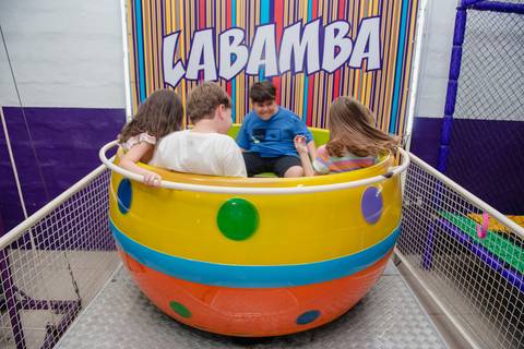 Smash the cake volta redonda barra mansa Fotografia Fotografo Festa Infantil 1 ano 1 aninho mamae papai ensaio aniversario  kifulia festa salao'