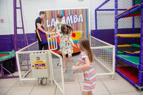 Smash the cake volta redonda barra mansa Fotografia Fotografo Festa Infantil 1 ano 1 aninho mamae papai ensaio aniversario  kifulia festa salao'
