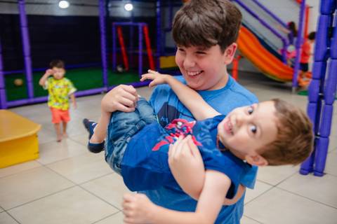 Smash the cake volta redonda barra mansa Fotografia Fotografo Festa Infantil 1 ano 1 aninho mamae papai ensaio aniversario  kifulia festa salao'