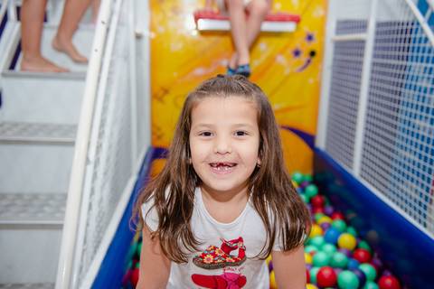 Smash the cake volta redonda barra mansa Fotografia Fotografo Festa Infantil 1 ano 1 aninho mamae papai ensaio aniversario  kifulia festa salao'