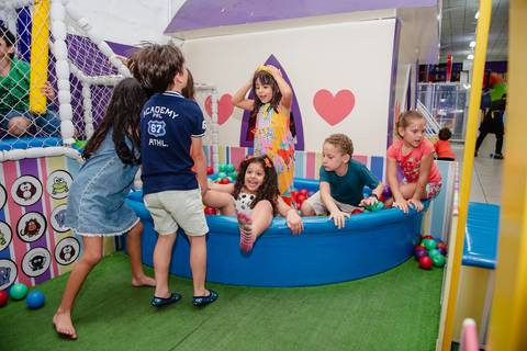 Smash the cake volta redonda barra mansa Fotografia Fotografo Festa Infantil 1 ano 1 aninho mamae papai ensaio aniversario  kifulia festa salao'