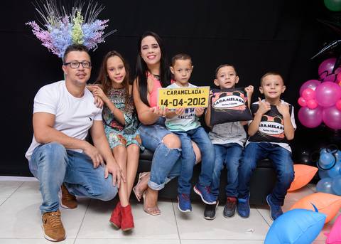 Smash the cake volta redonda barra mansa Fotografia Fotografo Festa Infantil 1 ano 1 aninho mamae papai ensaio aniversario  caramelada festa salao'
