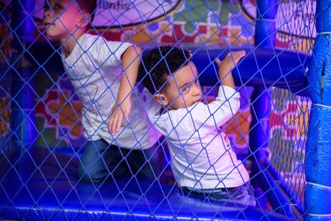 Smash the cake volta redonda barra mansa Fotografia Fotografo Festa Infantil 1 ano 1 aninho mamae papai ensaio aniversario  caramelada festa salao'