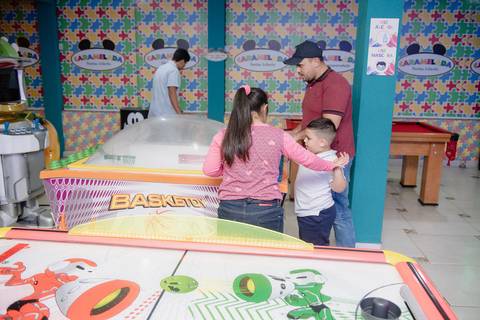 Smash the cake volta redonda barra mansa Fotografia Fotografo Festa Infantil 1 ano 1 aninho mamae papai ensaio aniversario  caramelada festa salao'