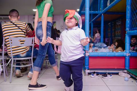Smash the cake volta redonda barra mansa Fotografia Fotografo Festa Infantil 1 ano 1 aninho mamae papai ensaio aniversario  caramelada festa salao'