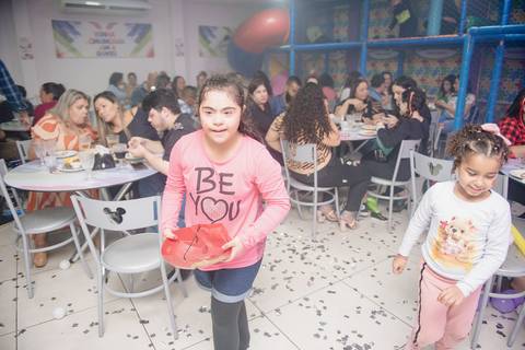 Smash the cake volta redonda barra mansa Fotografia Fotografo Festa Infantil 1 ano 1 aninho mamae papai ensaio aniversario  caramelada festa salao'