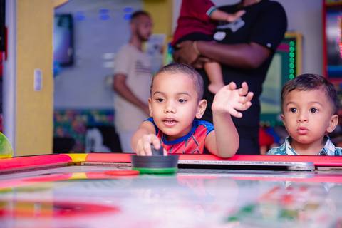 Smash the cake volta redonda barra mansa Fotografia Fotografo Festa Infantil 1 ano 1 aninho mamae papai ensaio aniversario  caramelada festa salao'