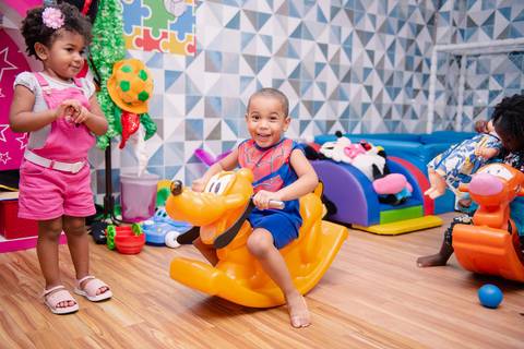 Smash the cake volta redonda barra mansa Fotografia Fotografo Festa Infantil 1 ano 1 aninho mamae papai ensaio aniversario  caramelada festa salao'